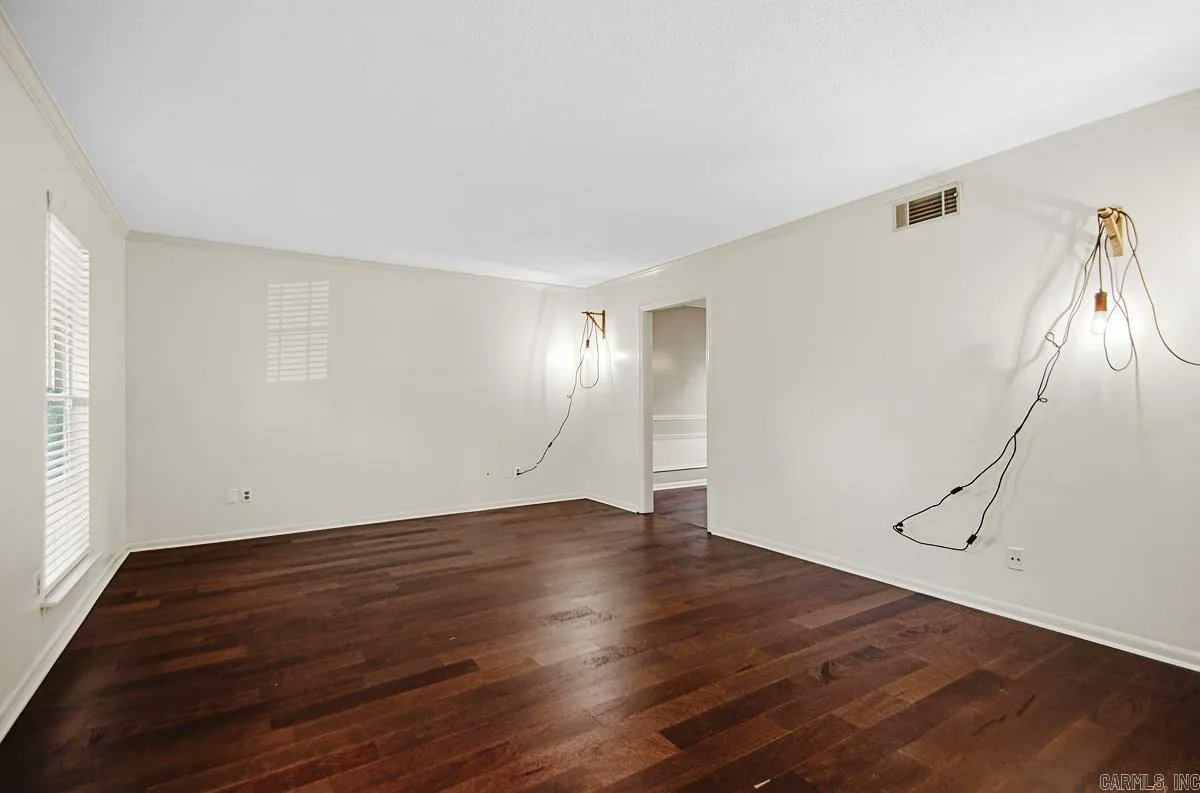 jeanrhurst's tweet photo. 37 Coachlight Drive, Little Rock, AR, 72227
4 bed | 3 bath 2299 Sq. Ft.
Active | $265,000
https://t.co/ZvwXA4Homg
Modern Comfort Meets Midtown Charm in Sturbridge! Nestled on a peaceful cul-de-sac in the heart of the sought-after Sturbridge neighborhood, this beautifully... https://t.co/xuN3gkyHrY