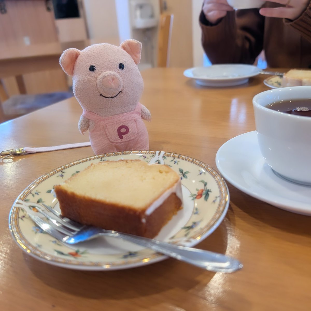 レモンのケーキが美味しすぎて、食べ終えるのが寂しいねぇと言い合い