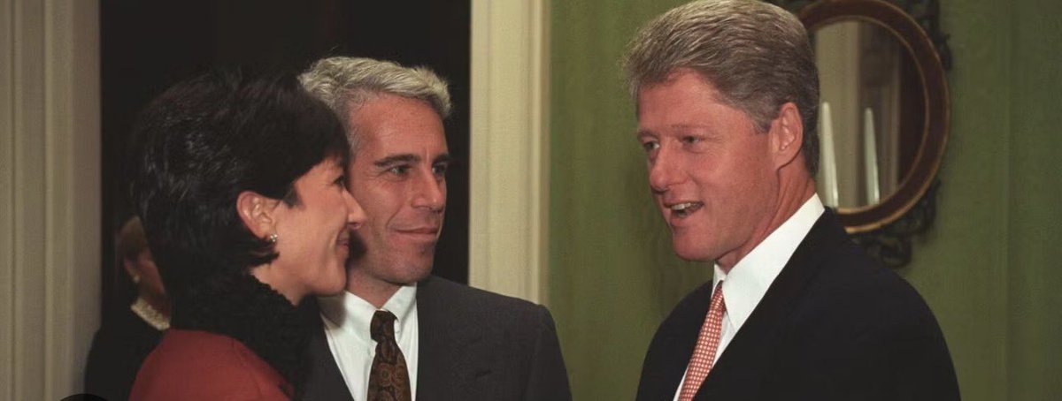 myriampalomba's tweet photo. Les Clinton ont reçu Epstein et Maswell à la maison blanche, et se sont déplacés sur son île ! Il sont convoqués par une commission d’enquête au congrès pour s’expliquer !
La perversion au plus haut du deep state ! https://t.co/nqtEBB87xd