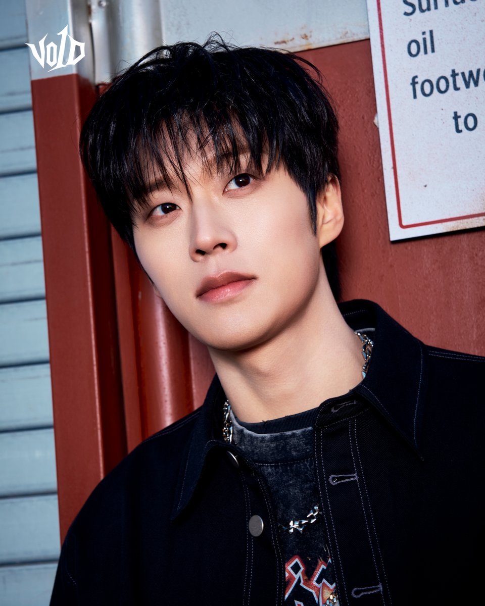 V01D_iX's tweet photo. 'TITLE 1' Concept Photo

𝟮𝟬𝟮𝟲. 𝟬𝟯. 𝟬𝟯 𝟭𝟮𝗣𝗠 (𝗞𝗦𝗧)

#V01D #보이드
#SONGUCHAN #송유찬 https://t.co/nKiOmtXVZg