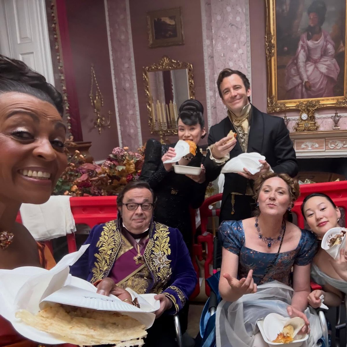 Luke Thompson, Ruth Gemmell, Yerin Ha, Katie Leung, Adjoa Andoh and Hugh Sachs behind the scenes of Bridgerton season 4