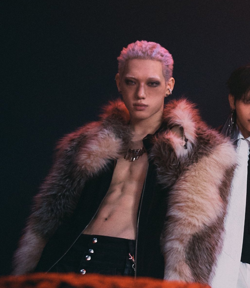 SHIN JEONGMIN ?!!????!!????!!?