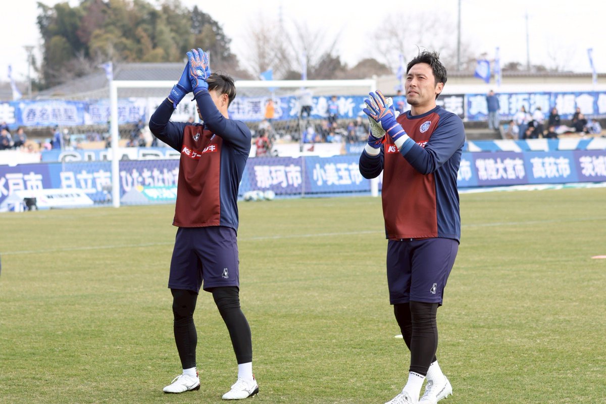 shuhei47's tweet image. J1百年構想リーグ開幕から3試合。
まだ全試合ベンチから試合を見守っていますが、やっぱりJ1は刺激的。

常に試合に出る準備をし続けて、来たるべき日に、勝ち点を持って来れるGKとしてゴール前に立ちたいと思います。

#ロイシュ
#reusch
#キーパーグローブ
#水戸ホーリーホック