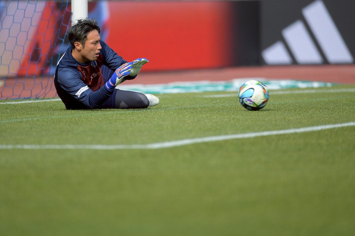 shuhei47's tweet image. J1百年構想リーグ開幕から3試合。
まだ全試合ベンチから試合を見守っていますが、やっぱりJ1は刺激的。

常に試合に出る準備をし続けて、来たるべき日に、勝ち点を持って来れるGKとしてゴール前に立ちたいと思います。

#ロイシュ
#reusch
#キーパーグローブ
#水戸ホーリーホック