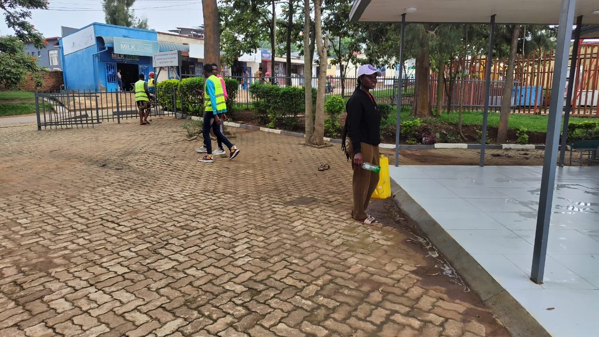 RYVCP_Gasabo's tweet photo. Hirya no hino muri @Gasabo_District ahari inzu ndangamateka n'inzibutso za Jenoside yakorewe Abatutsi dukomeje kuhakorera amasuku tugamije gukomeza kuhaha agaciro hakwiye ariko tunitegura igikorwa cyo kwibuka ku nshuro ya 32 Jenoside yakorewe Abatutsi. @Unity_MemoryRw https://t.co/q0sGqQLaku