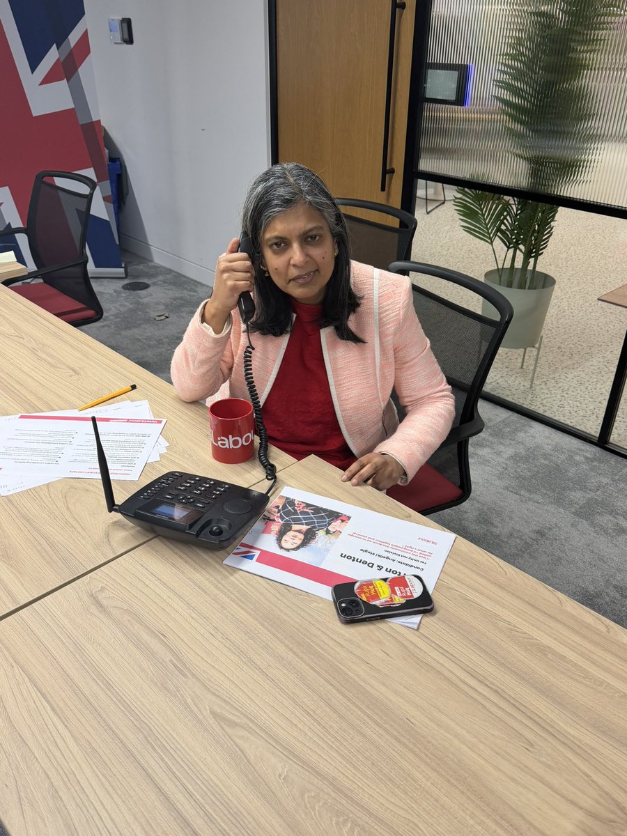 RupaHuq's tweet image. Polls are open in Gorton &amp;amp; Denton

This is a clear choice:
🌹 Angeliki Stogia cutting the cost of living and uniting communities
❌ Matthew Goodwin (Reform) southern GBNews and Farage’s man

Last push of great campaign from out on doorstep to phonebanking 📞

🌹 #VoteLabour 🌹