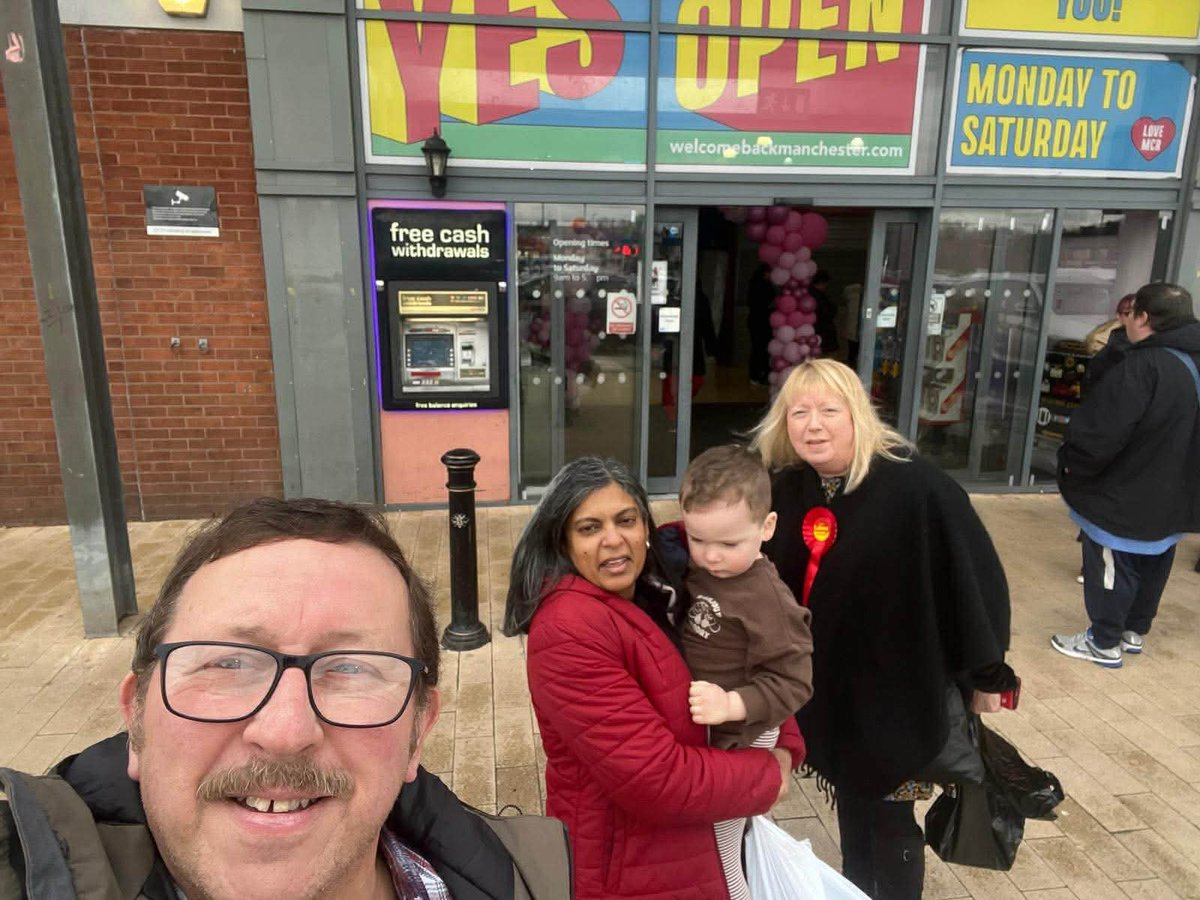 RupaHuq's tweet image. Polls are open in Gorton &amp;amp; Denton

This is a clear choice:
🌹 Angeliki Stogia cutting the cost of living and uniting communities
❌ Matthew Goodwin (Reform) southern GBNews and Farage’s man

Last push of great campaign from out on doorstep to phonebanking 📞

🌹 #VoteLabour 🌹