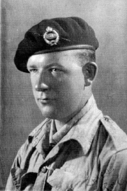SOEhistory's tweet photo. 🅾🅽 🆃🅷🅸🆂 🅳🅰🆈
FEB 26, 2014: Robert "Bob" McFarlane talks about his experiences as an SOE agent at the Lothians Radio Society. He parachuted into Yugoslavia and was later sent to the Far East. #RobertMcFarlane #SOE #WW2 🇬🇧
More information: https://t.co/gtXKt1XmL5 https://t.co/MN4CsfRG4c