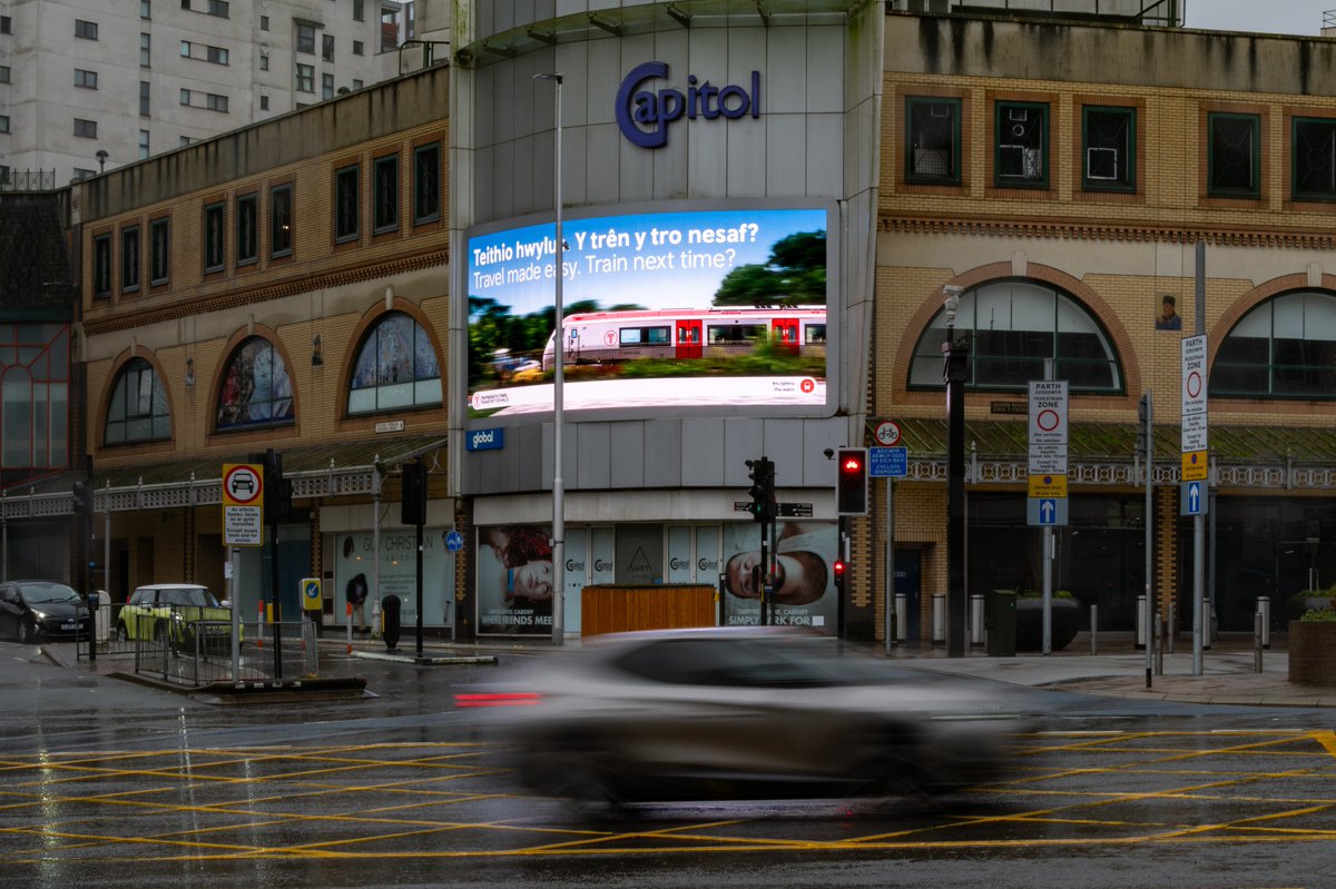 outofhome.photos tweet media