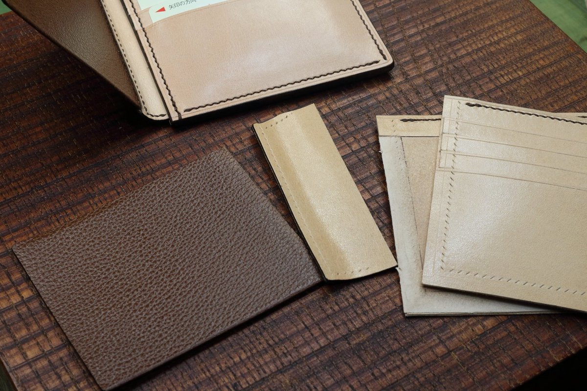 torumade's tweet photo. 差込みカードホルダーを作っています。
試作を参考に、より薄く制作中です。

体調が悪くても少しは作れるかなと思っていましたが、今回はやる気が起こらなくて、今日からやっと再開です。 https://t.co/miDtEYGGSp