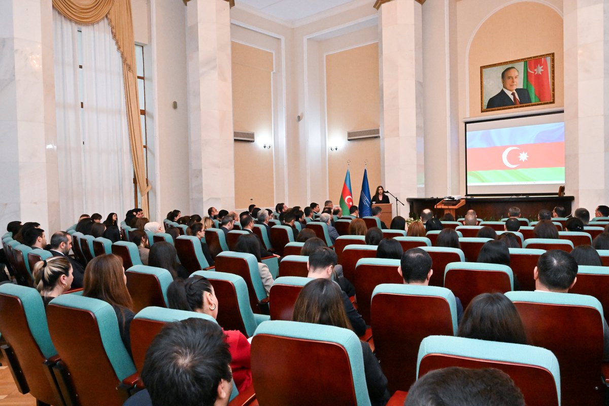Xocalı soyqırımının 34-cü ildönümü ilə əlaqədar Azərbaycan Respublikasının Prezidenti yanında Antiinhisar və İstehlak Bazarına Nəzarət Dövlət Agentliyinin kollektivi  “Ana harayı” abidəsini ziyarət edib.  
Ətraflı – shorturl.at/vejIn 
#XocalıSoyqırımı #KhojalyGenocide