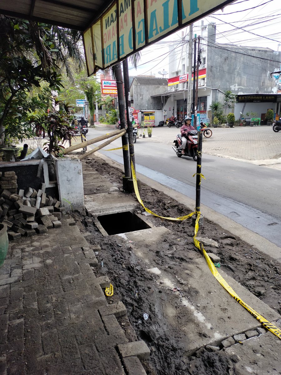 Setelah sekian lama, muring2 akhire diperbaiki semua. Tapi mugo2 paving rukoku dibalekno 🤕🙏🏻🤣 cc <a href="/yusufgunawan/">Yusuf Gunawan</a>