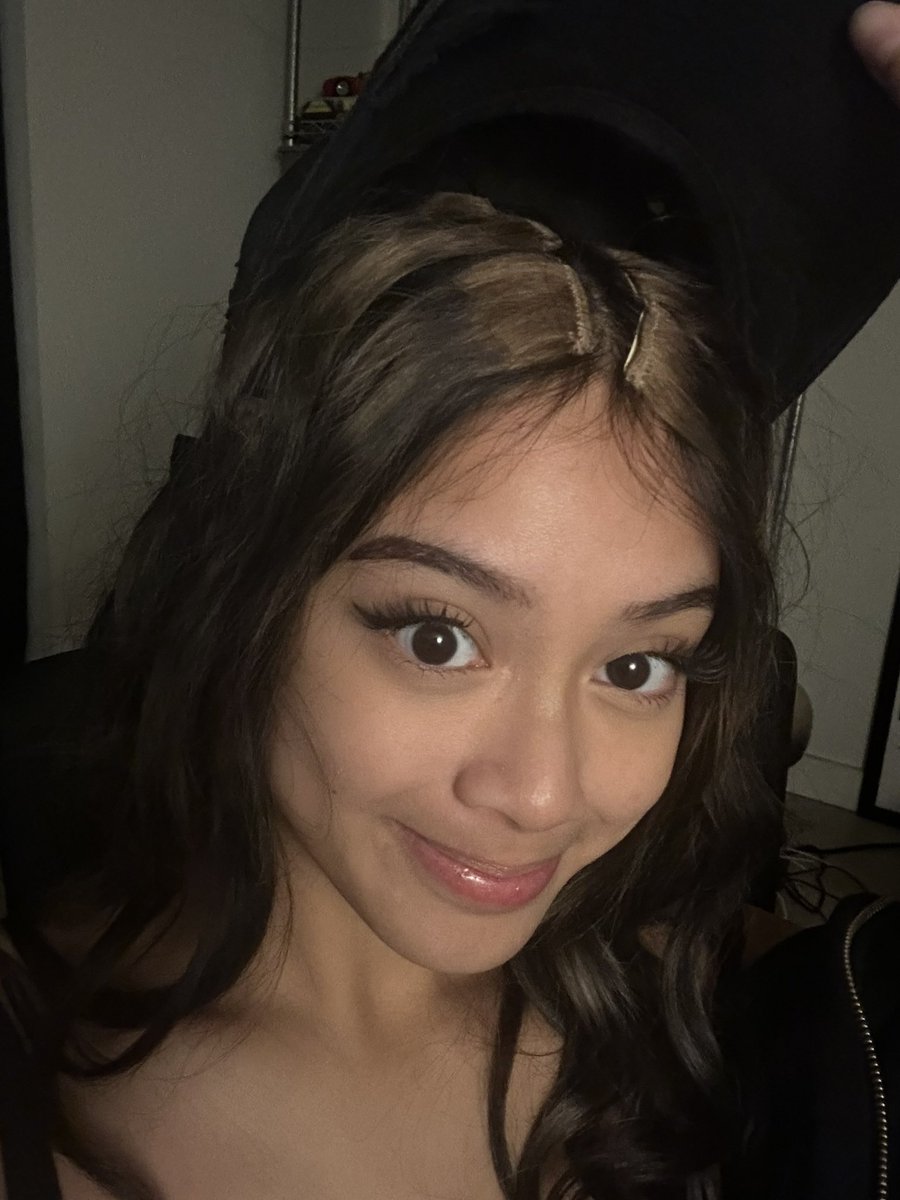 ylona. tweet media