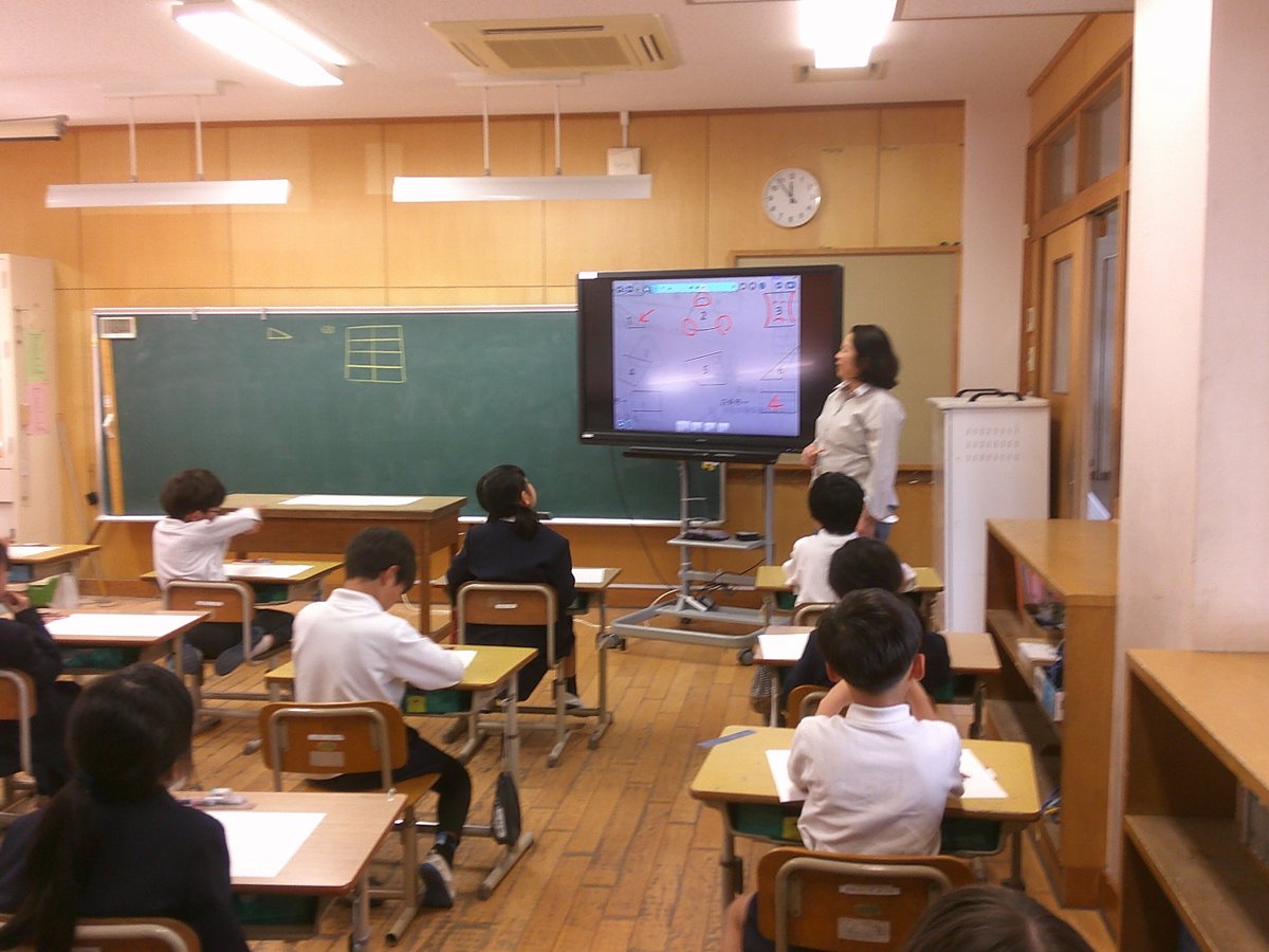 もうすぐ３月。いよいよまとめの時期です。さて，今回，スーパーゲストとして校長先生が２年生の算数をレクチャーしました！子どもたちも生き生きと発表したり，問題を解いたりしていました。