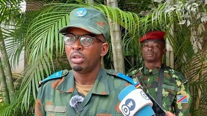#RDC : Convoqué à Kinshasa pour consultation, le capitaine Anthony Mwalushayi, porte-parole de l’opération Ngemba, est retourné à Kikwit après avoir passé deux mois à Kinshasa à l’appel de sa hiérarchie.

Il avait été convoqué après avoir déclaré détenir des informations selon
