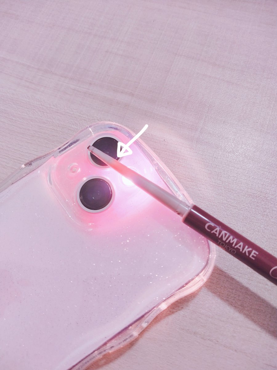 まぢ地味なライフハック 寿命のクリーミータッチライナーはけーたいのライト当てるとわかる。