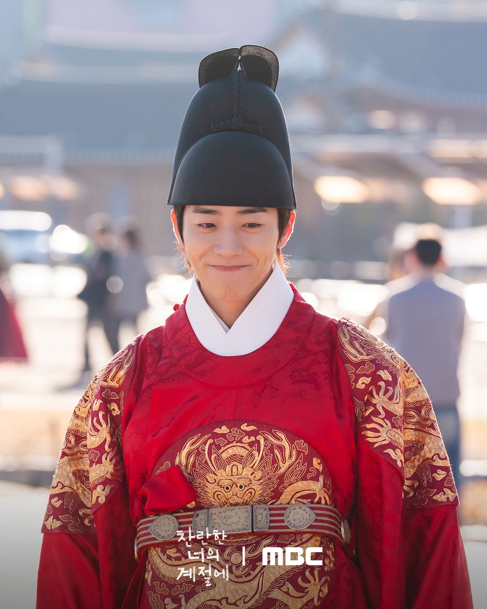 mbcdrama_pre's tweet photo. 답사 핑계로 시작된 고궁 데이트!

직진 찬🐶과 철벽 란😾
이 관계, 좁혀질 수 있을까?

#찬란한너의계절에
금토 밤 9시 50분 MBC 방송

#찬너계 #이성경 #채종협 #로맨스
#mbcdrama #MBC금토드라마 #MBC https://t.co/fkA5ax21A2