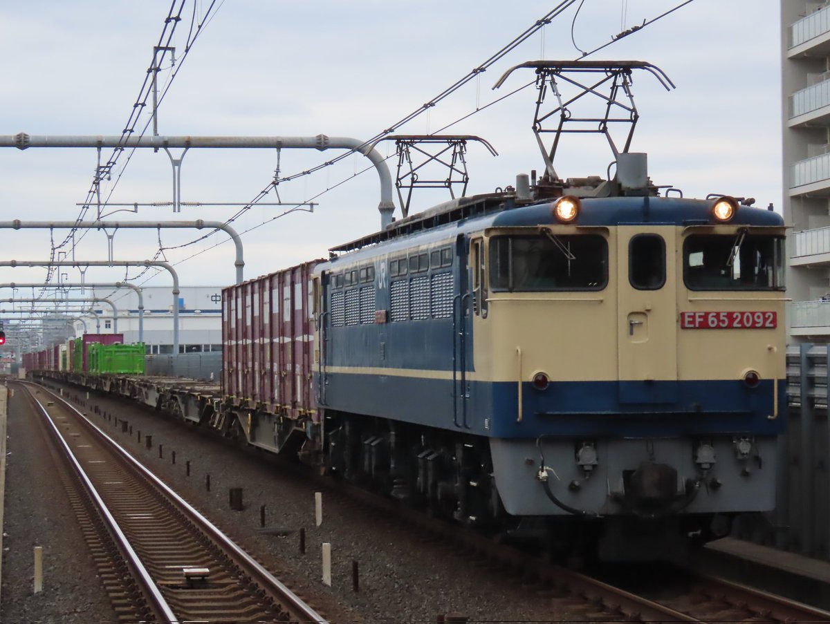 2026年2月26日 75レ EF65 2092(代走)+コキ 配8790レ EF65 2080+コキ 75