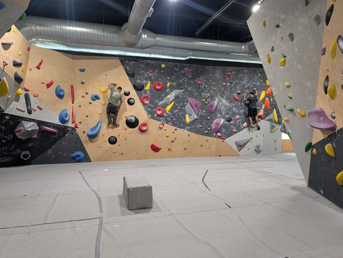 RNGibSqn's tweet photo. We don’t just climb to new professional heights 🧗

Members of the Sqn visited the Rock Boulder Park at Kingsbastion to test their metal, challenge their strength and try their nerve. LET Park said “it’s a great facility, we had a lot of fun and a great workout!” @MODGibraltar https://t.co/rRnwjU73Pa