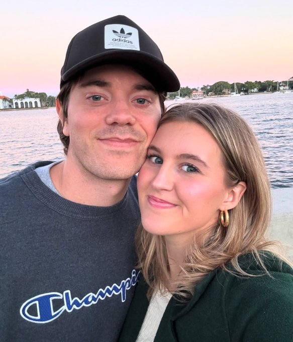 lilo623's tweet image. That's okay. A lovely couple!

According to Wired, MAGA influencer X account “Johnny MAGA” is run by White House staffer Garrett Wade, who is married to White House press assistant Allison Schuster. @johnnymaga
