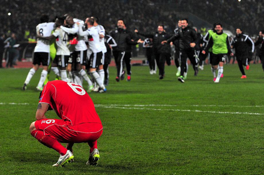🦅 TARİHTE BUGÜN ; 

“ Beşiktaş efsane bir maç sonrası Liverpool'u penaltılarla eledi.. “ 

(Good Bye Liverpool) 

🗓 26 Şubat 2015