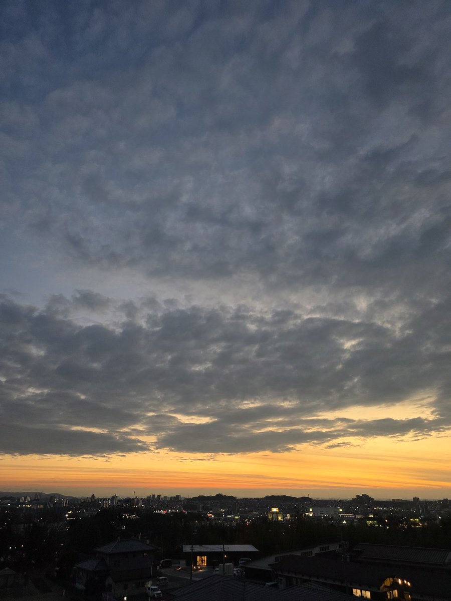 ☁️🩶🧡 明日は またあまりお天気良くないみたいだから 今日は 観られ