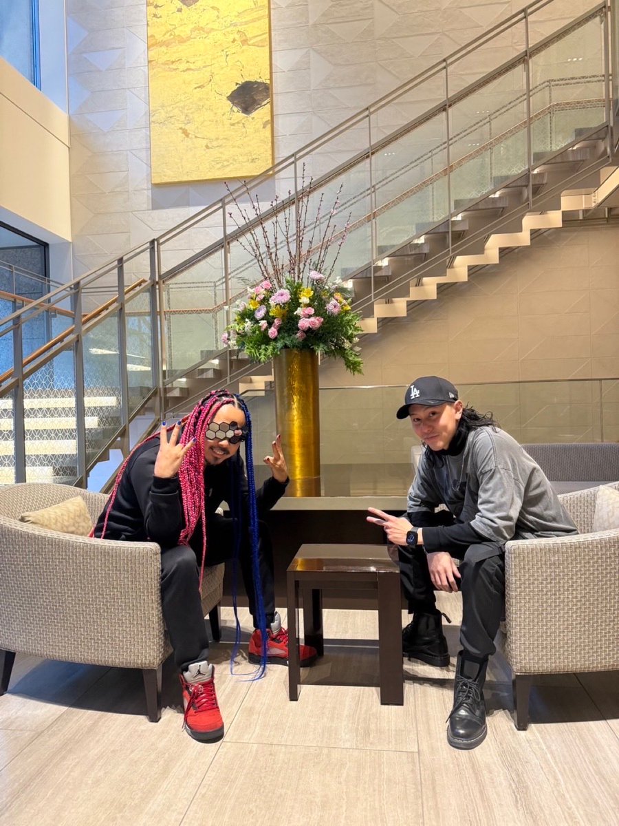 まさか世界的ダンサー、アーティストの
KENTO MORIさんとお仕事ができる日が来るとは。。
男としてもエンターテイナーとしても
素晴らしくカッコいい方でした！！
マジックでダンス業界にも恩返しができますように！