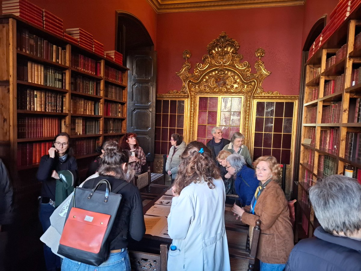 MartaFdezJurjo's tweet photo. Visita professional del @cobdc a l’arxiu-biblioteca de la Reial Acadèmia de Medicina de Catalunya, de la mà d'Ana Pérez. Una biblioteca i arxiu històric, amb especialització en la història de la medicina catalana, en un edifici patrimonial neoclàssic, de gran valor històric #RAMC https://t.co/3Ii4GsVm0k