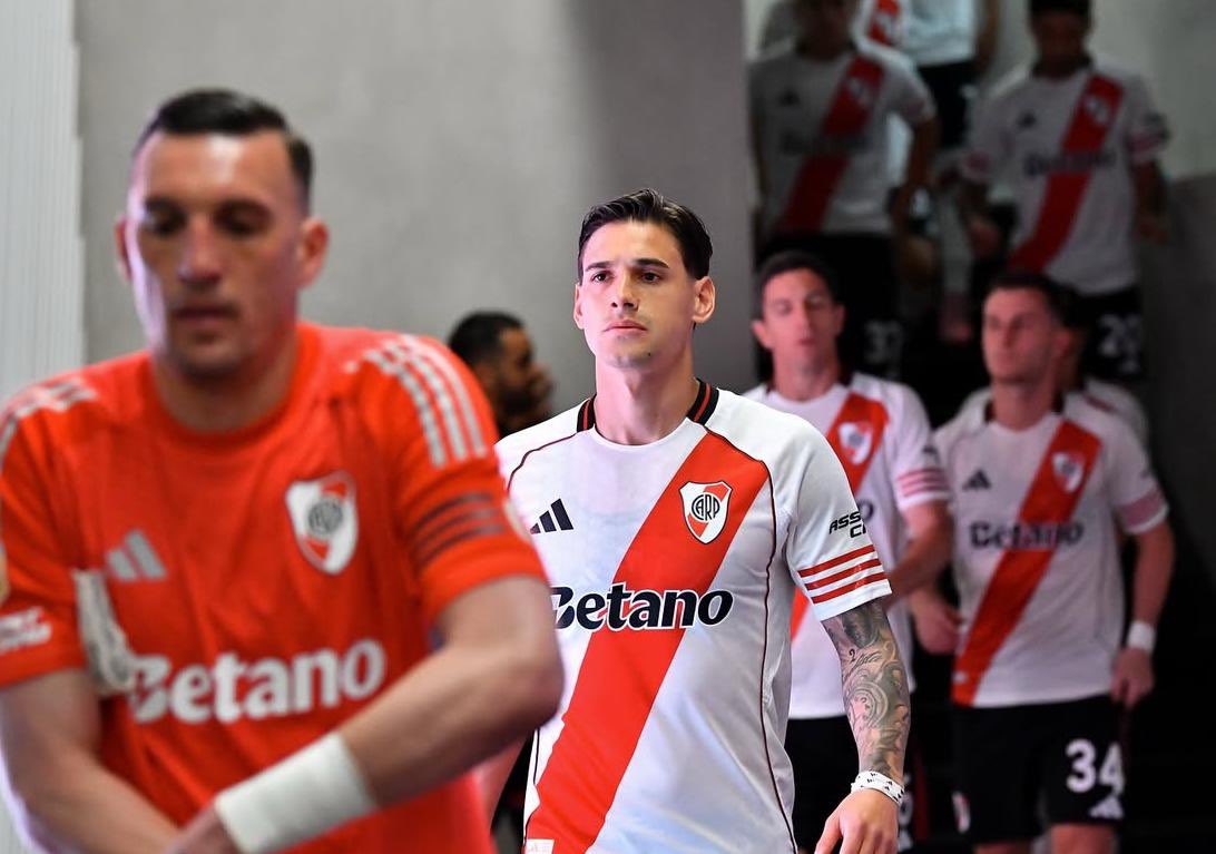 SANTIAGODELMORO's tweet photo. JUEVES 26 DE FEBRERO 📻 Bienvenidos a #ElClubDelMoro 🍀🍀🍀, en VIVO de 5:30 a 10 hrs. Hoy regalamos CAMISETAS DE RIVER. Plateas para RACING - INDEPENDIENTE RIVADAVIA. ENTRADAS PARA SODA STEREO ECOS🍀🍀 #ElClubDelMoro en FM99.9  @la100fm La 💯 YouTube https://t.co/DZRdvQhHPt https://t.co/hH5f8GiTKx