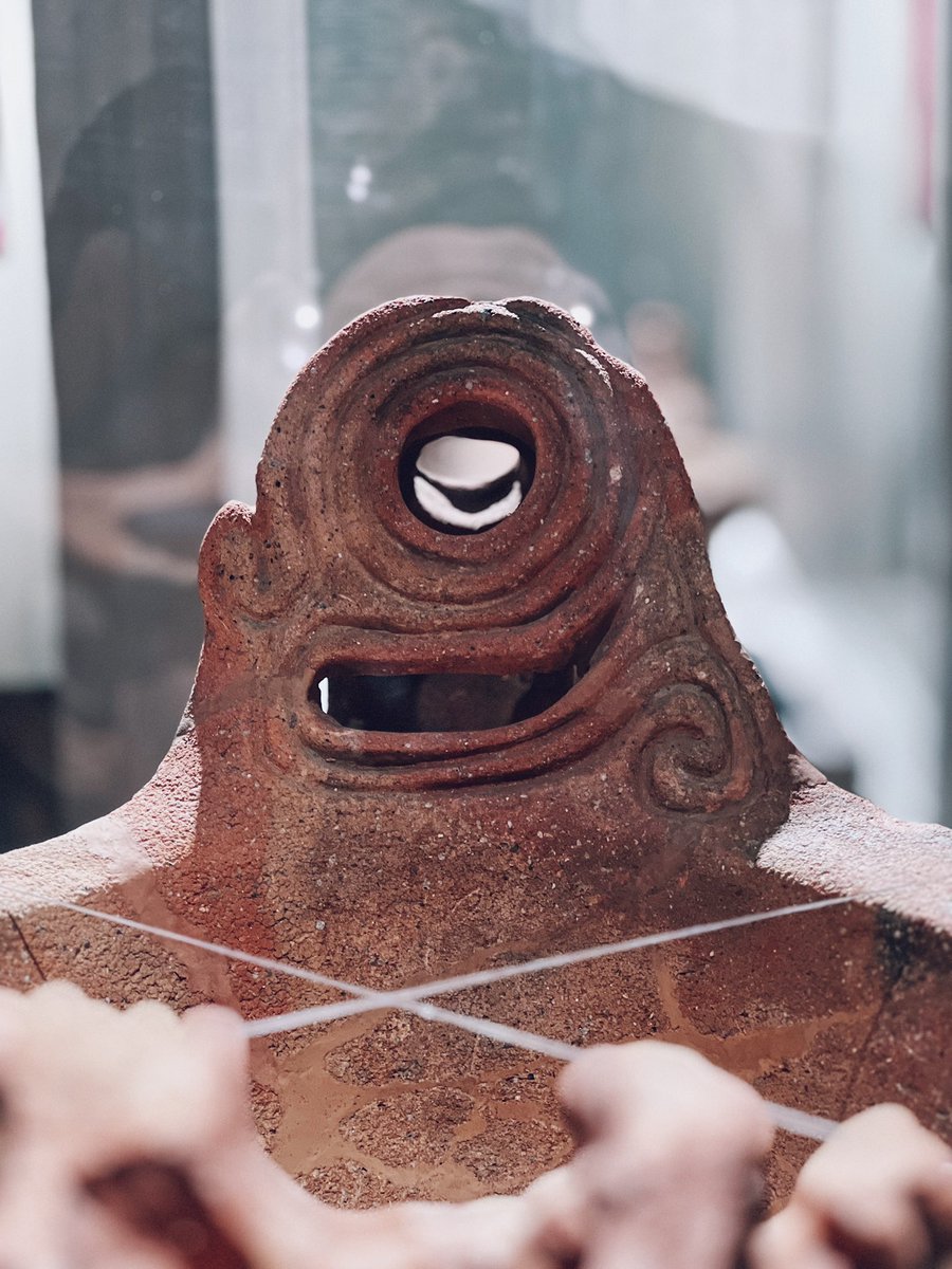 釈迦堂遺跡博物館で開催中の「Jomon collection」展示の水煙文土器