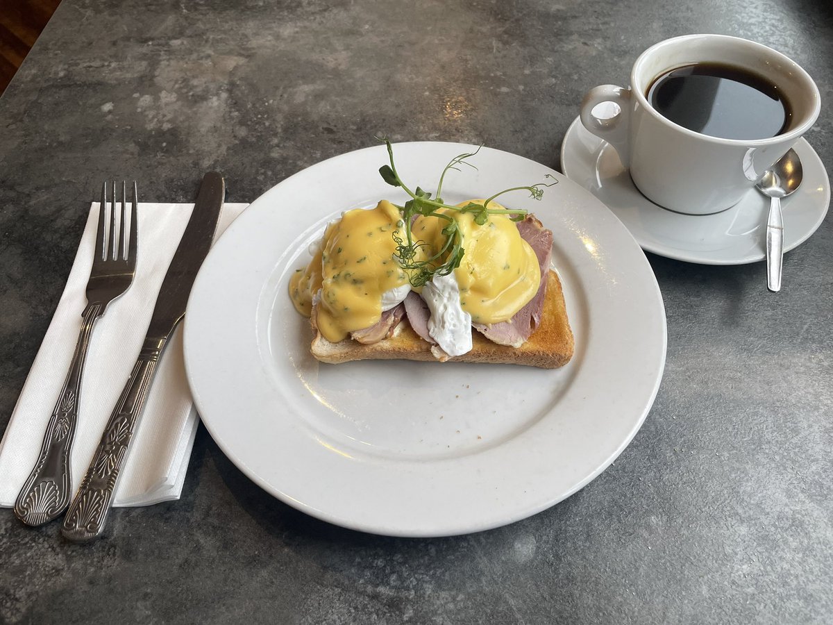 TjoLoLo7's tweet photo. “ed” #thesouthafricanabroadhaving a Coffee and Eggs Benedict at The Port in #PortErin #IsleofMan 🇮🇲

#Breakfast https://t.co/roaSjd79OJ
