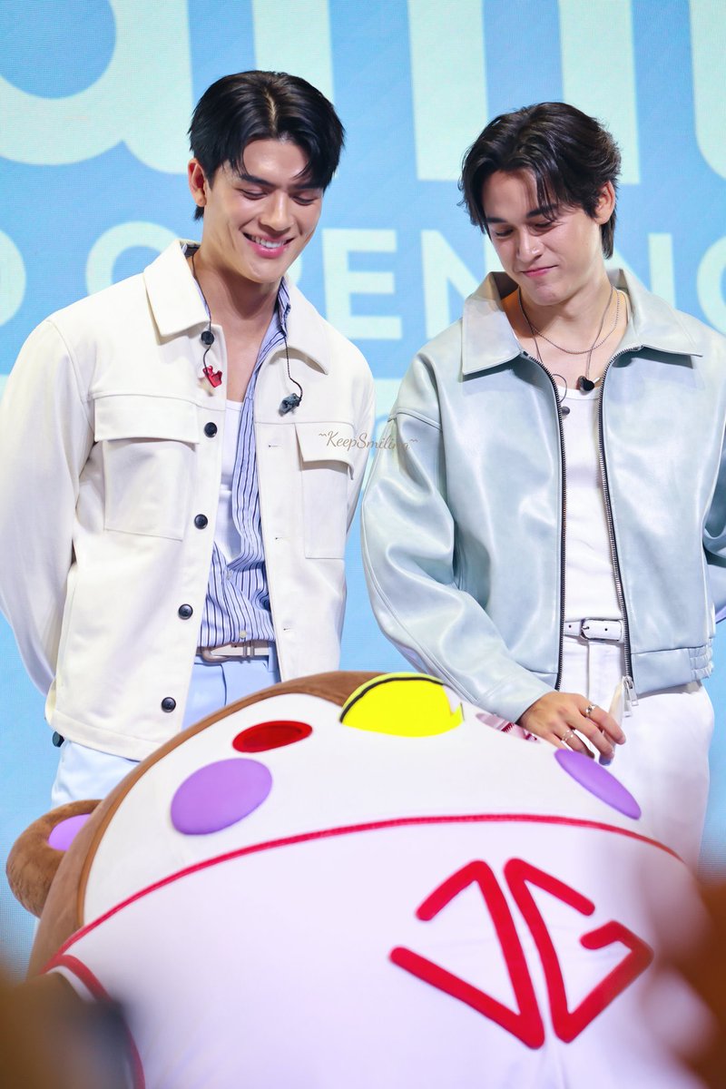 kenapa sih ini vibesnya tuh kaya

joss: gile anak gw mantep bgt gede tapi tetep gemes lucu. i’m a proud father

gawin: buset segede gini bisa gw lahirin

😭😭