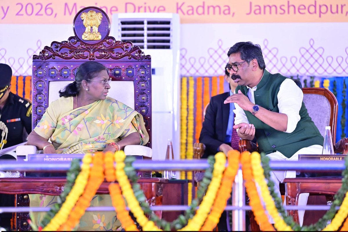 WelcometoJSR's tweet photo. माननीया राष्ट्रपति द्रौपदी मुर्मू जी की उपस्थिति में कदमा स्थित श्री जगन्नाथ सांस्कृतिक एवं चैरिटेबल सेंटर का भूमि पूजन विधि-विधान से संपन्न हुआ।
इस अवसर पर राज्यपाल संतोष गंगवार जी, मुख्यमंत्री हेमंत सोरेन जी सहित अनेक गणमान्य अतिथि उपस्थित रहे। https://t.co/XaJLz8HHiV