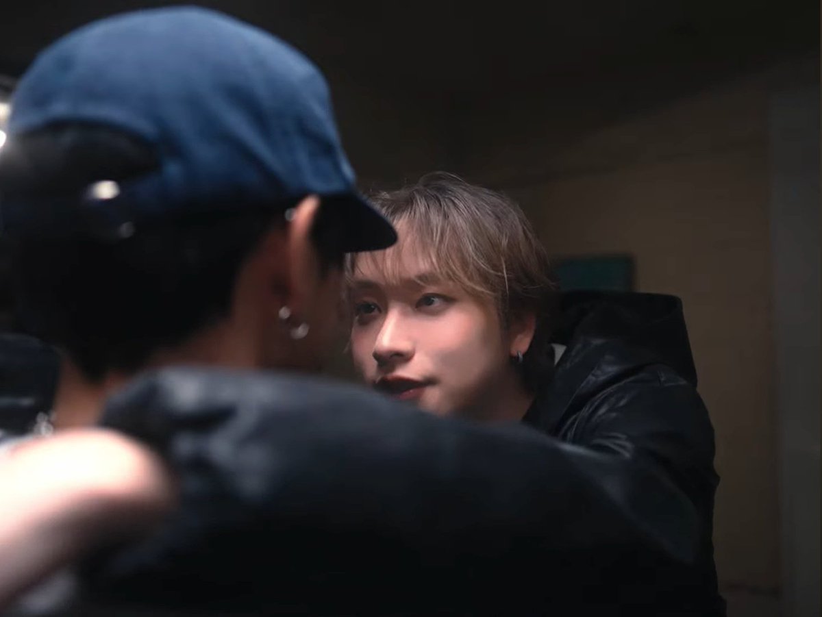 Queer subtext in the MV that i did not see coming
#QQQ #QtoresQ #UNCOOL