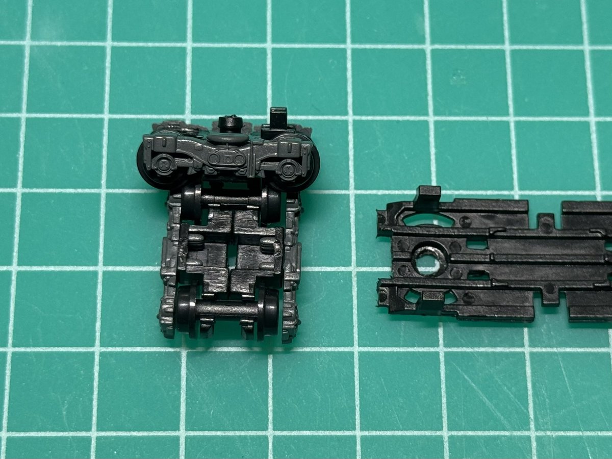 NiModels's tweet photo. TNを移植していきます
とはいっても現物合わせでカットしてくっつけるだけのお手軽に加工なのでサクッと終わらせておきました
#bトレ  #鉄道模型 https://t.co/Pb34cN9IPe