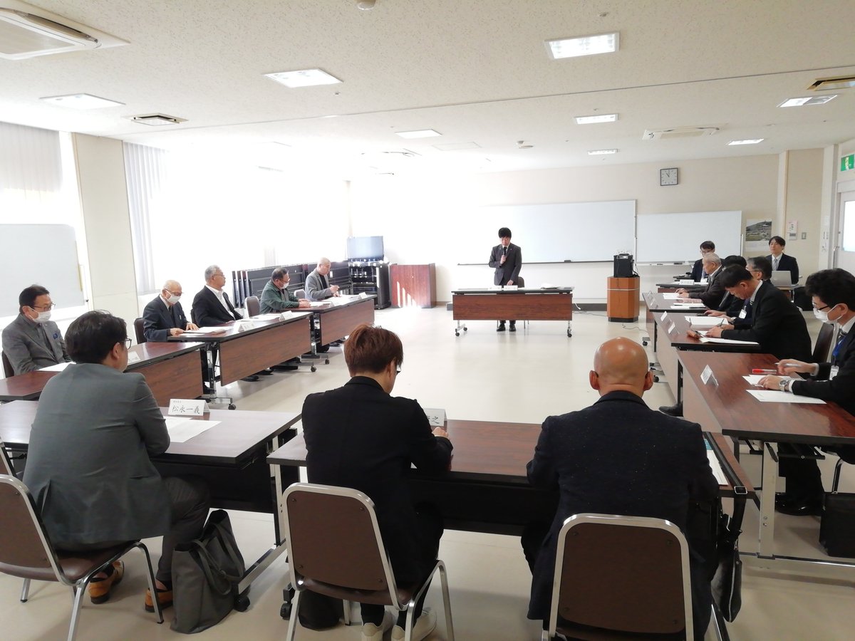 🔴✨三条市共同募金委員会🥰令和7年度第2回 運営委員会を開催しました！
会議では、
📌 会則の一部改正
📌 令和8年度の事業計画、収入支出予算
について、審議しました。
地域の皆様からお寄せいただく #募金 を地域へ届けられるよう、取り組んでいきます。

#三条市  #赤い羽根  #共同募金