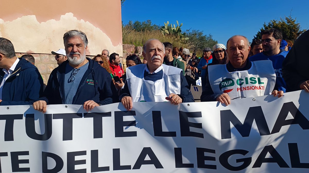 fnpcislpatp's tweet photo. I pensionati della Cisl alla manifestazione antimafia Bagheria-Castedaccia per ribadire un forte No alla mafia. https://t.co/uxqzdyZglx