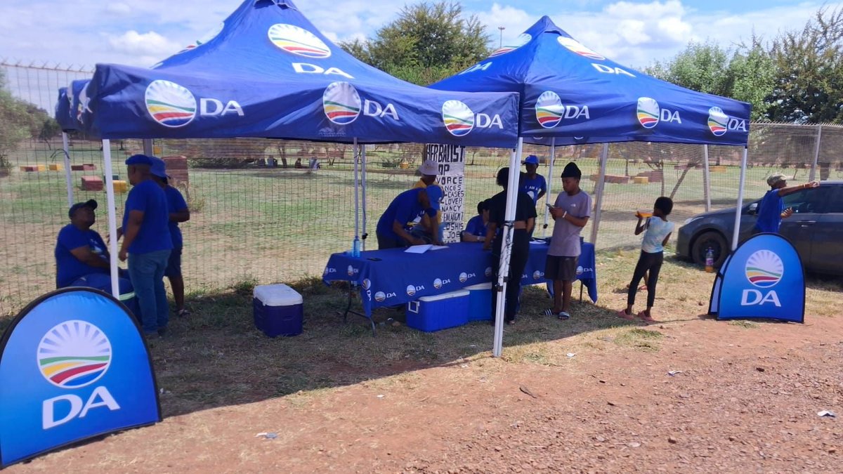 DA_NCape's tweet photo. The DA is ready for change in #Gamagara. Are you?⁉️

Today, the DA hosted a well-supported voter registration campaign in #Mapoteng, #Kathu were the energy on the ground was undeniable. https://t.co/KpCs4DckCx