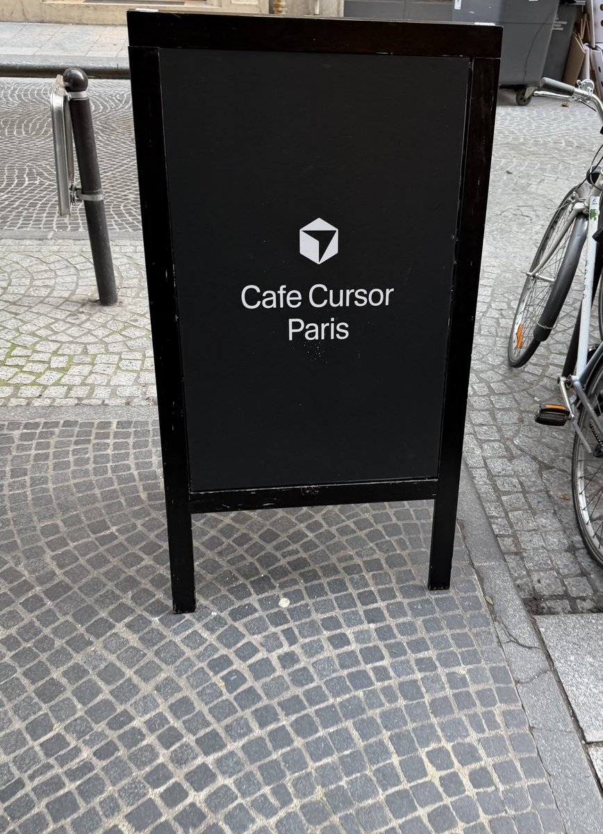 belly3times tweet media