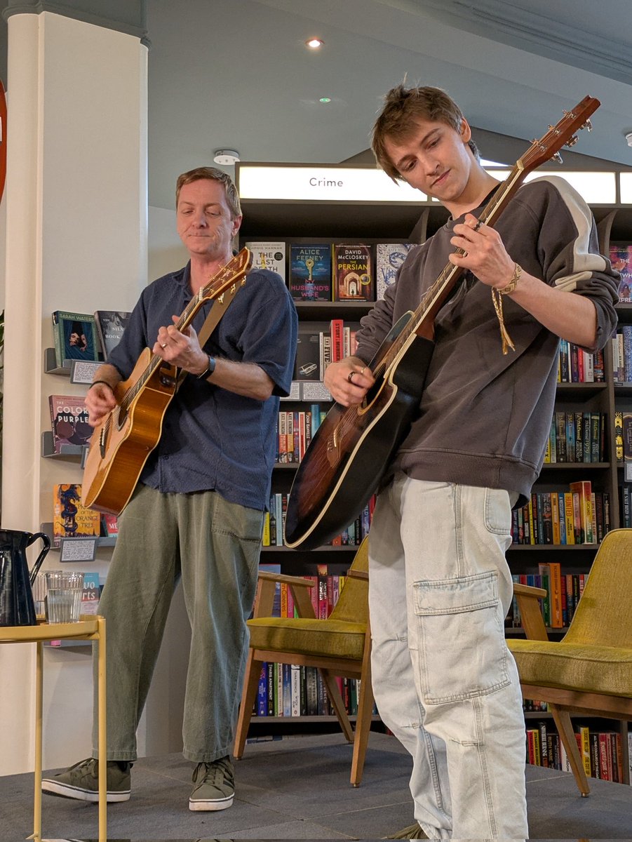 thecrimebookgirl tweet media