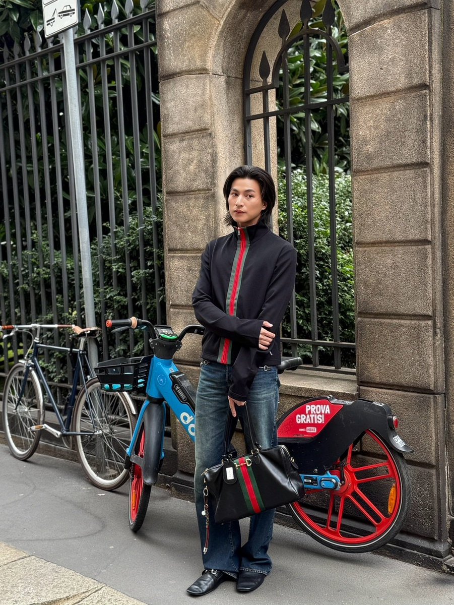 Gulfkanawutofc's tweet image. Walking through the streets of Milan in Gucci outfits

GULF GO MILAN FOR GUCCI
#GULFxGucciMFW26
#GucciPrimavera 
#GuccixGulf #MFW​
#Gucci​ #GulfKanawut
@gulfkanawut @gucci