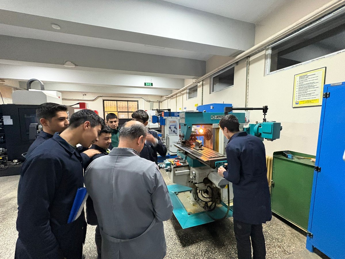 SanlGorme's tweet photo. Okulumuz mesleki ve tanıtım programı kapsamında 7. ve 8. sınıflarımızla Saadet Özdemir Mesleki ve Teknik Anadolu, Urfa Mesleki Teknik Anadolu Liselerini ziyaret ettik.  İlgi ve alakalarından dolayı okullarımıza teşekkür ediyoruz.
@hasansildak 
@haliliyegovtr 
@sanliurfammem63 https://t.co/un9ZkhuP5T