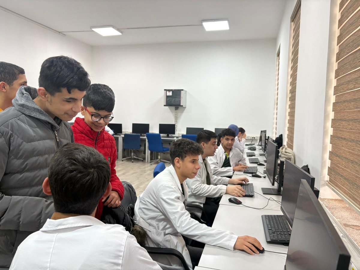 SanlGorme's tweet photo. Okulumuz mesleki ve tanıtım programı kapsamında 7. ve 8. sınıflarımızla Saadet Özdemir Mesleki ve Teknik Anadolu, Urfa Mesleki Teknik Anadolu Liselerini ziyaret ettik.  İlgi ve alakalarından dolayı okullarımıza teşekkür ediyoruz.
@hasansildak 
@haliliyegovtr 
@sanliurfammem63 https://t.co/un9ZkhuP5T