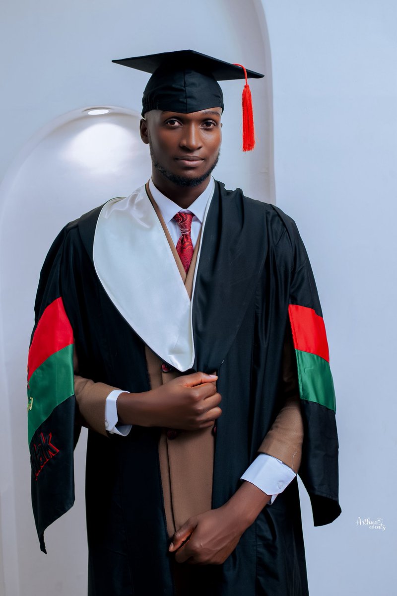 KAVCUGANDA's tweet photo. Big ups to our own🔥
Congrats on graduating🎓 
ProudOfYou
KAVC@56
KAVCOurWorld
@ChrisDeejay2 https://t.co/CVWMacfizC
