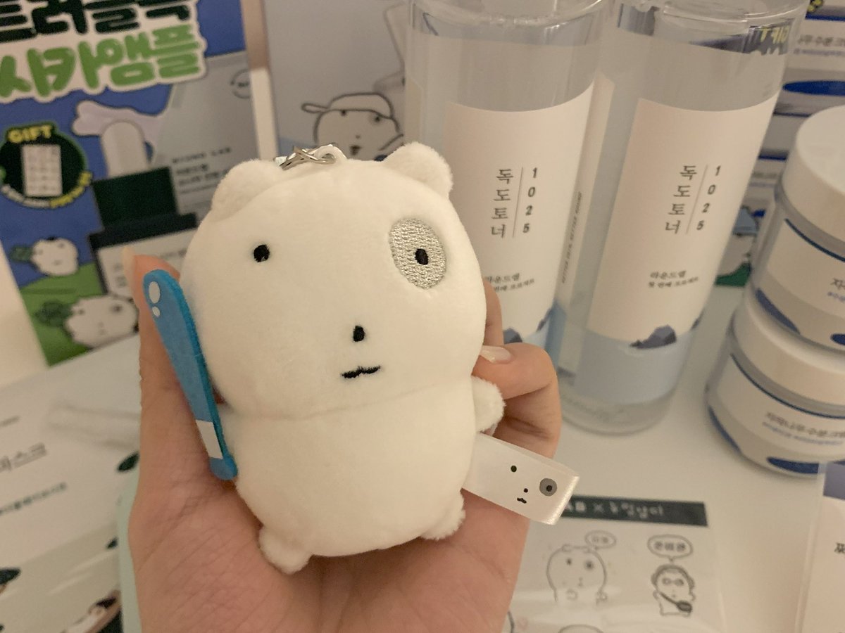 #광고
🍀RT 이벤트🍀
추첨을 통해 3분께 라운드랩X눈멍이 4종 중 랜덤 1종을 선물로 보내드려요!

라운드랩X눈멍이 콜라보가 너무너무 귀엽다는 소식 전해드립니다..🩵
3월 한정!! 으로 만나볼 수 있는 기획이니 다들 서두르시길🏃
📎 oy.run/vEEN8ZWqRLyxWm