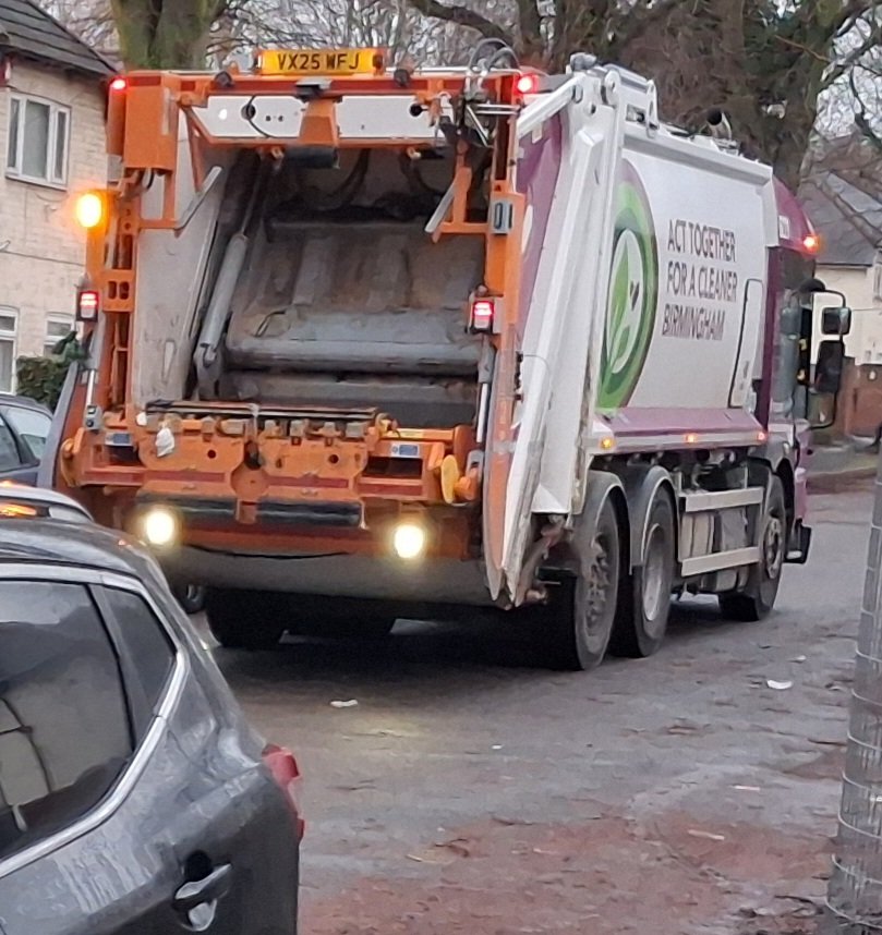 MickBrown3's tweet photo. Thanks to @BhamCityCouncil for helping to remove not only these gas canisters but also the uncollected bin which all helps to keep the area around our shops clean.
#CleanStreetsMatter https://t.co/ELcMj91yu4