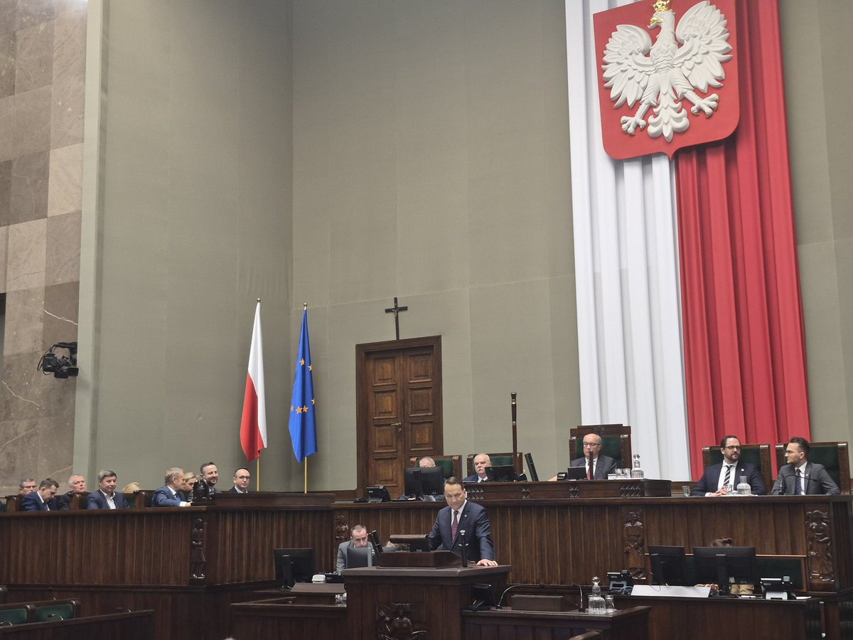 LSciebiorowski's tweet image. @sikorskiradek @MSZ_RP podczas Informacji w #Sejm o zadaniach polskiej polityki zagranicznej
🎙 "Polska racja stanu to budowanie i wzmacnianie UE"
🎙 "W interesie Polski jest wzmacnianie współpracy z USA"
🎙 "NATO i UE to dwa filary bezpieczeństwa i dobrobytu Polski"
#exposeMSZ