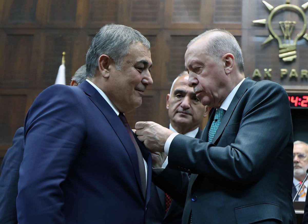 Bugün, Türkiye’nin ve dünya siyasetinin güçlü lideri, mazlum coğrafyaların umudu Cumhurbaşkanımız Sayın Recep Tayyip Erdoğan’ın doğum günü.

Kasımpaşa’da başlayan, milletin duasıyla büyüyen ve dünya liderliğine uzanan bir başarı hikâyesi...

Gönüllere dokunan hitabeti, halkına