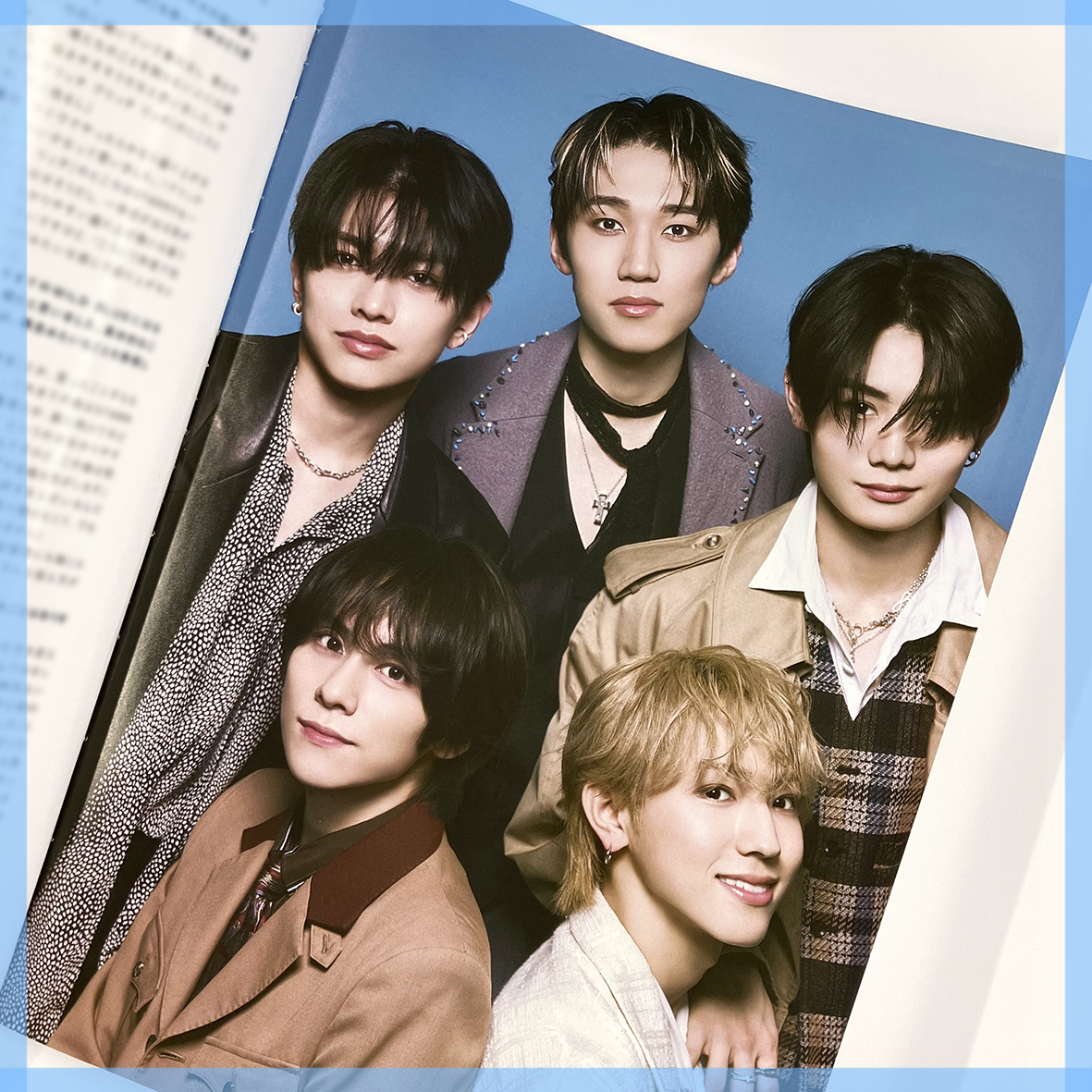 BP_40th's tweet image. ／
📘B-PASS 2026年3月号
✨好評発売中✨
＼

💙バックカバー&amp;amp;巻末特集：#WILDBLUE

配信シングル「Glitch」をリリース‼️ 全員でのロングインタビューと、爽やかな撮り下ろしカットをたっぷりとお届けします🌈

電子版：amzn.asia/d/0hctiecB

@wildblue_ykme 
#WB_Glitch
#BPASS