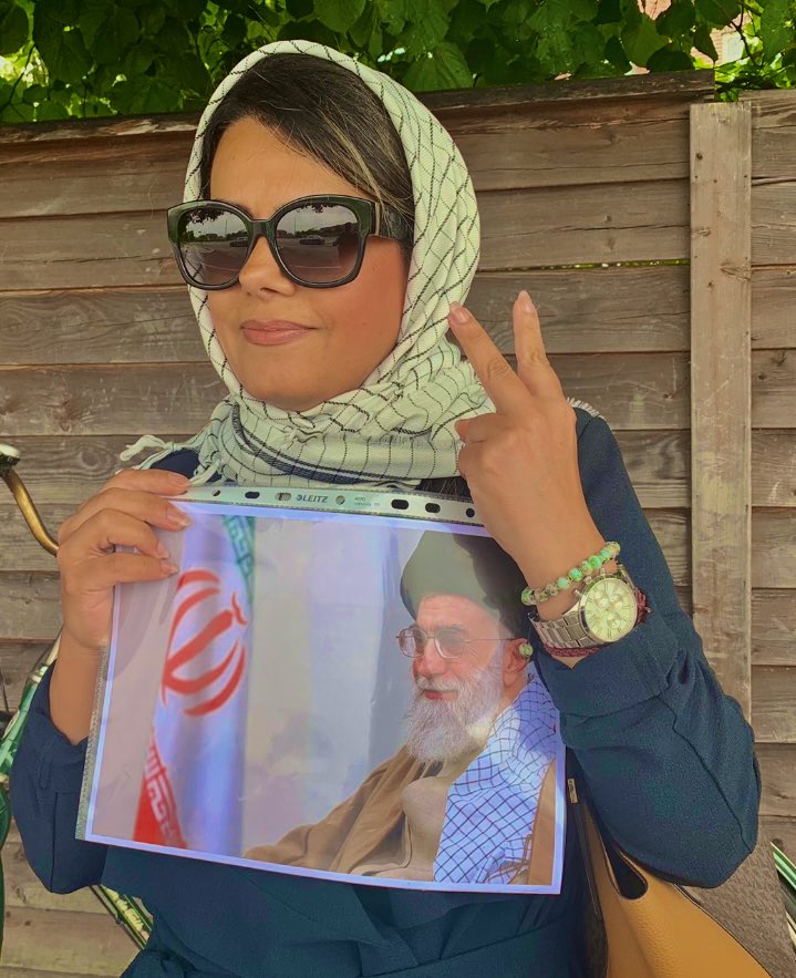 هزاران هزار #عراقچی بعلاوه زن و‌فرزندانش ، و همچنین تمام مسئولان ، به فد*ای یک تار موی رهبرم ! 
 <a href="/araghchi/">Seyed Abbas Araghchi</a>